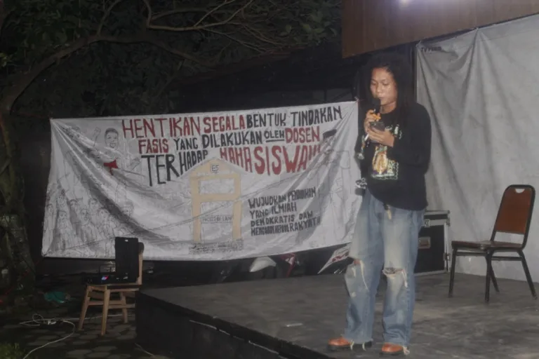Kekacauan yang Tak Terlihat: Ketika Rakyat Merasakan, Tapi Tak Selalu Memahami