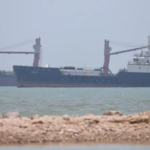 Sejumlah kapal belum bisa melalui Selat Hormuz dekat pesisir Iran, pada 18 Juni 2026