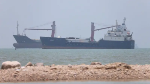 Sejumlah kapal belum bisa melalui Selat Hormuz dekat pesisir Iran, pada 18 Juni 2026