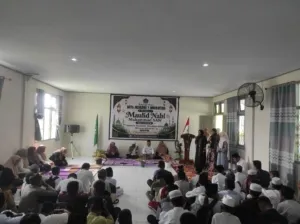 Khidmat dan Tertib: Keluarga Besar MTs Negeri 1 Morotai Peringati Maulid Nabi dengan Tausiah dan Doa Bersama